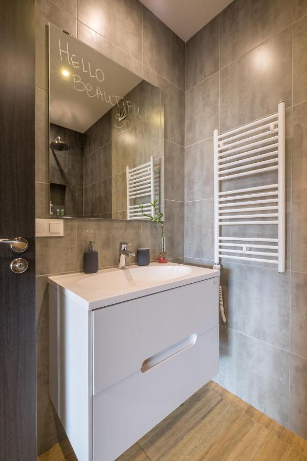 Artistic & Spacious 2Bd Central Apt By Flat Mаnager 索菲亞 外观 照片
