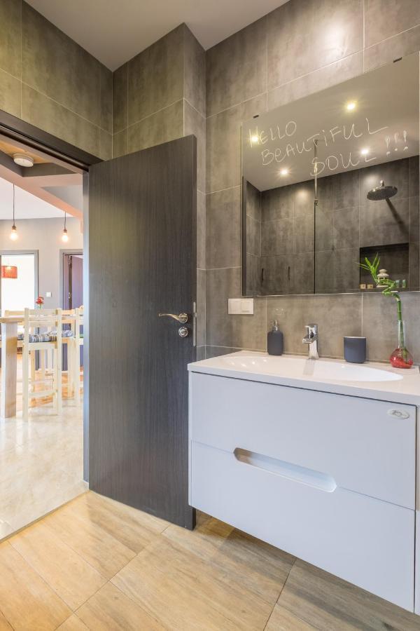 Artistic & Spacious 2Bd Central Apt By Flat Mаnager 索菲亞 外观 照片